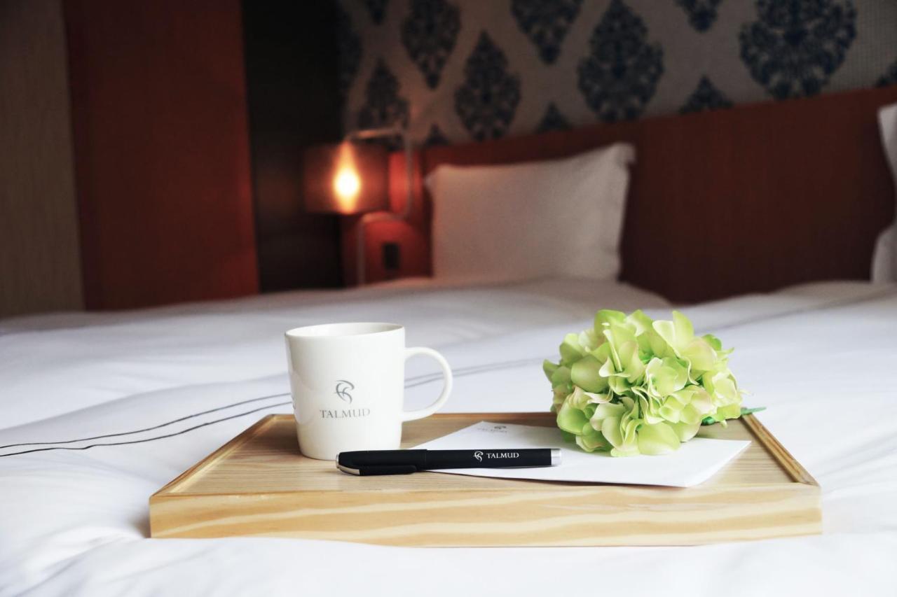 Talmud Hotel Yizhong Taichung Esterno foto